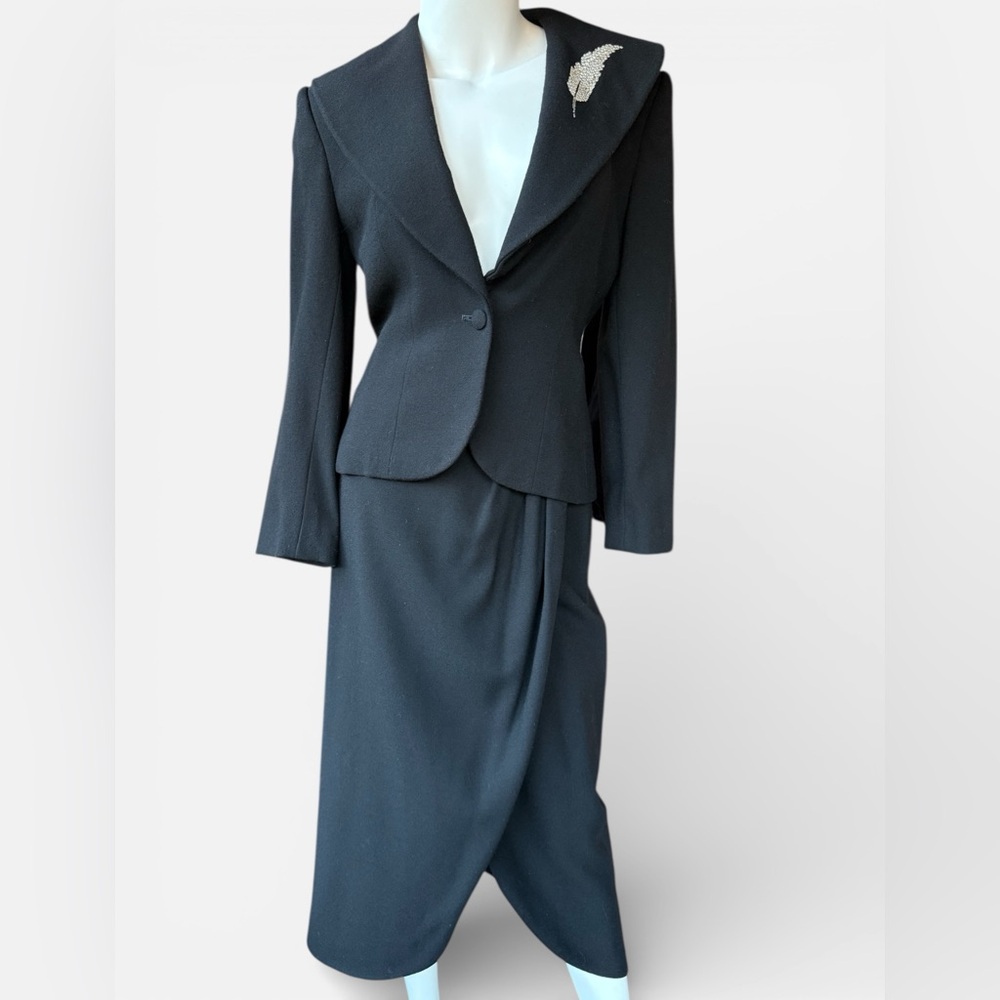 Vintage Calvin Klein black  midi skirt suit w/ Rhienstone 
Feather appliqué sz 6